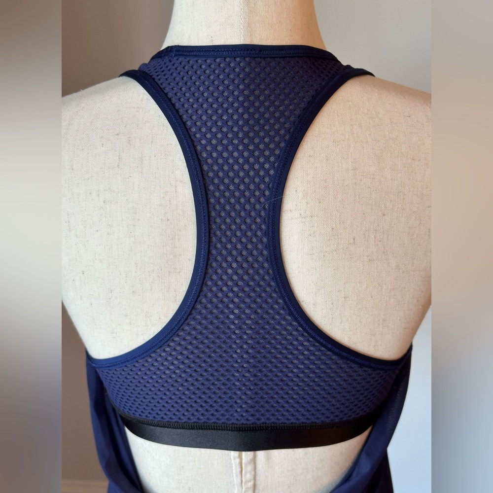 Lululemon Fit Physique Tank size 6 - Picture 4 of 12